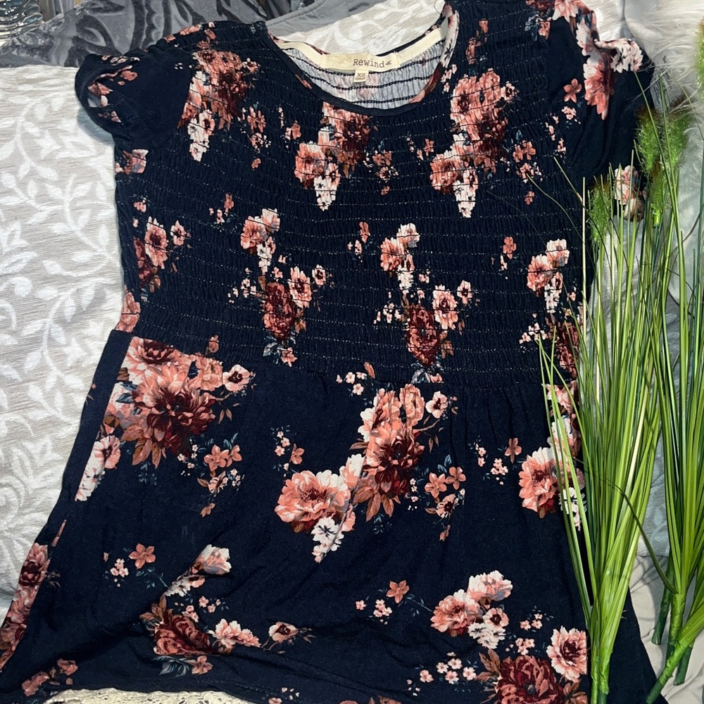 #667-(XS)Rewind top with flowers and pleated bust area